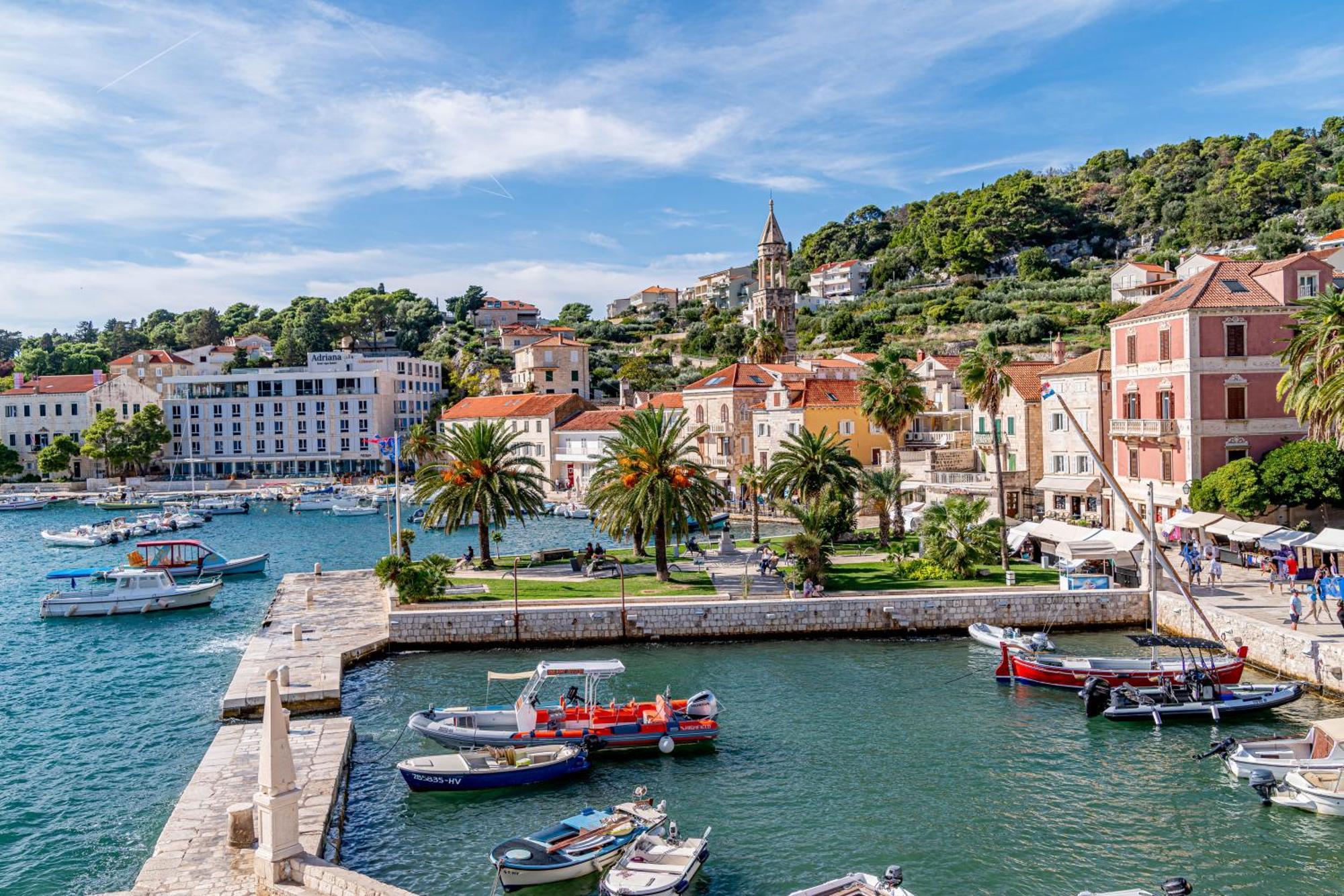 Barcot * Hvar Town