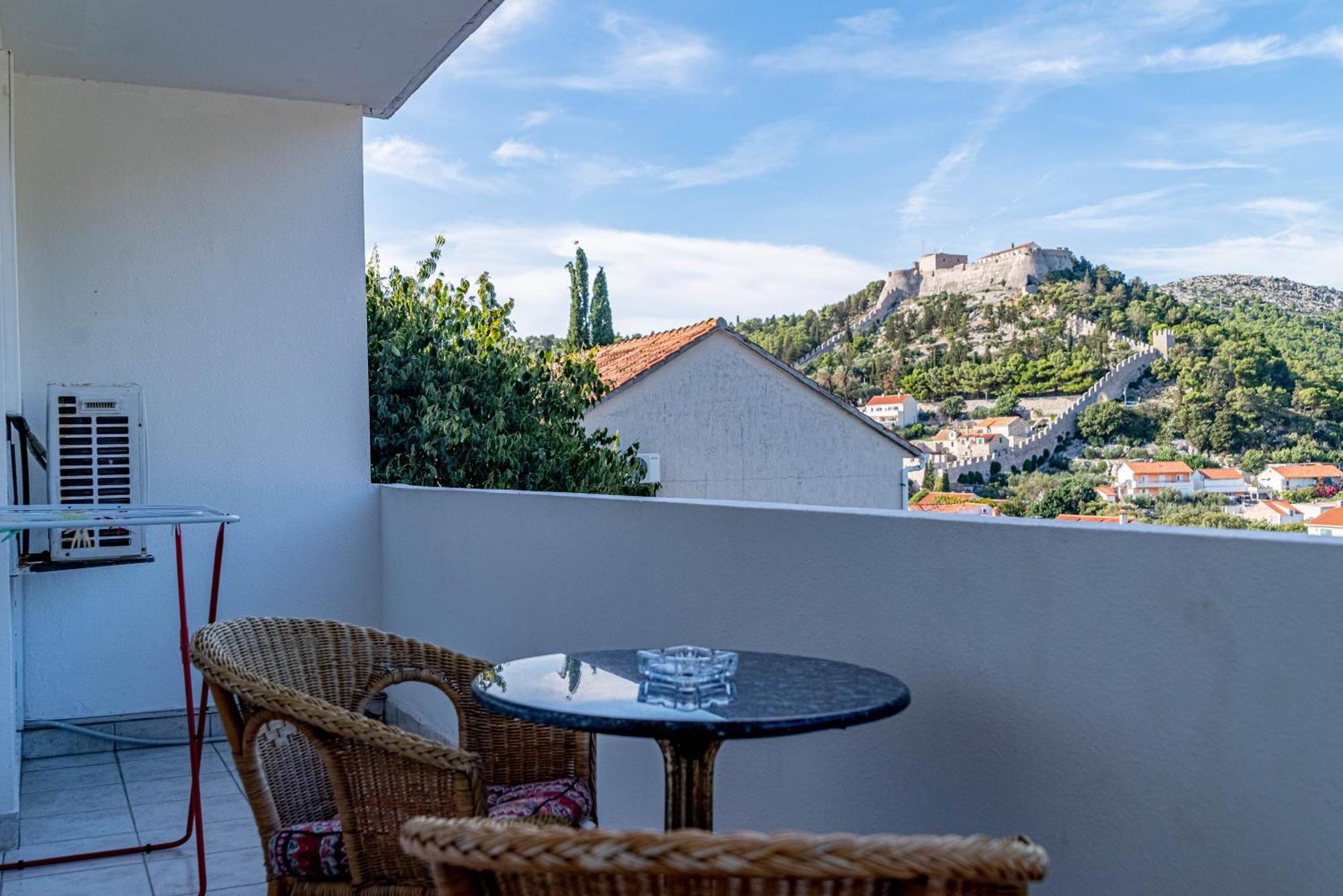 Barcot * Hvar Town